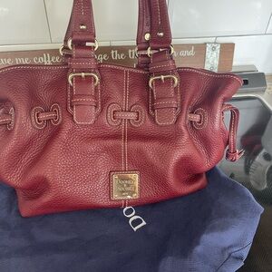 Dooney and Bourke Burgundy purse. Like brand new. No wear or tear.